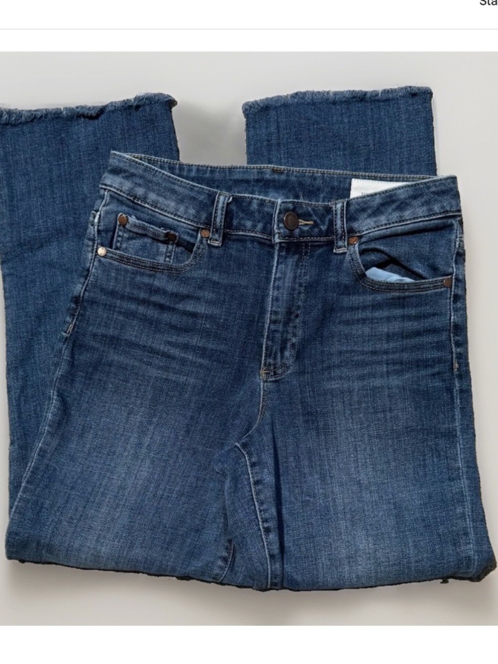 (4) VINCE CAMUTO Super Stretchy Shortened Blue Jeans